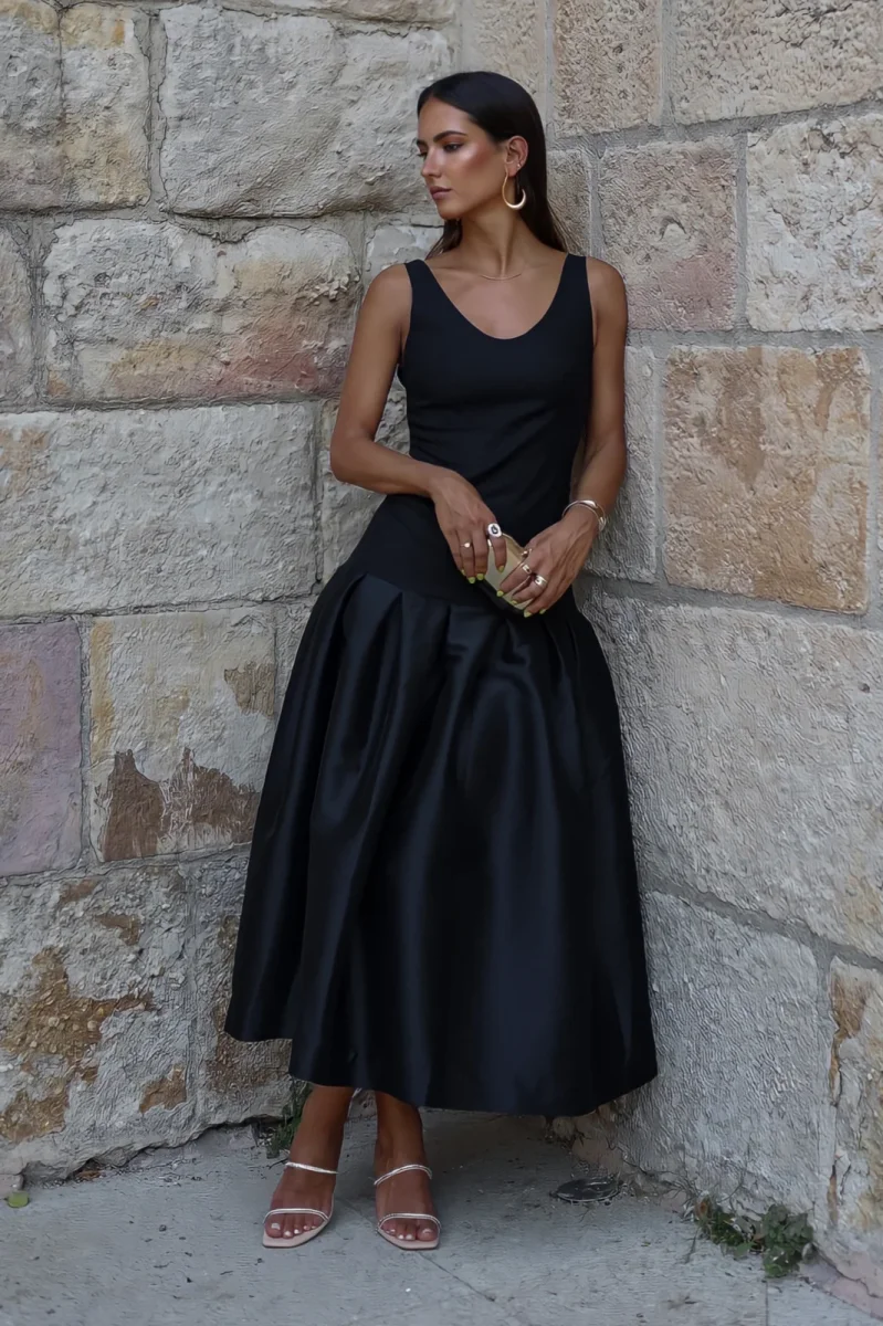 VESTIDO PRETO COM PREGAS NA SAIA - Image 5