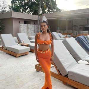 Conjunto Feminino de Crochê com Búzios – Top Bustier e Saia Longa Coralia
